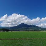 【協同の歴史の瞬間】<br>賀川豊彦の「乳と蜜の流るゝ郷」（その２０）<br>１９３５（昭和１０）年１０月号　　東助、警察署に検束される<br>１９３５（昭和１０）年１１月号　　東助夫妻、大塩村に戻る<br>東助、 医療組合病院の専務理事となる　竣工式に臨む<br>監修／堀越芳昭　山梨学院大学　元教授